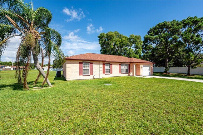 Building Photo - 2175 SE Heathwood Cir