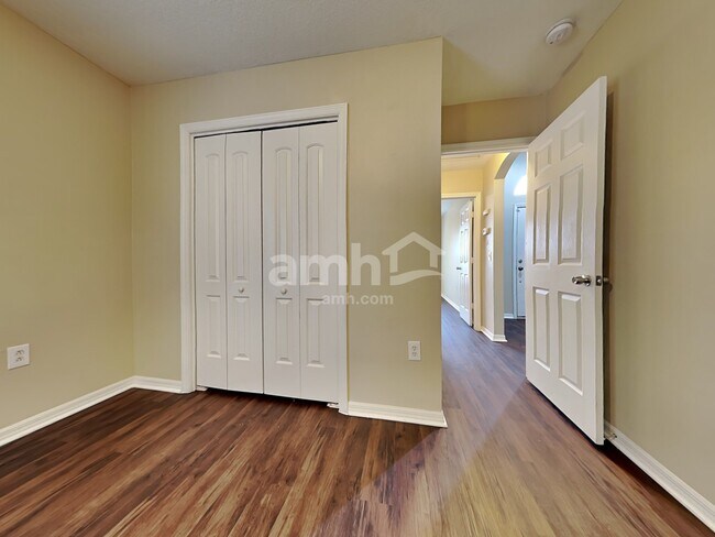 Building Photo - 4735 Roundview Ct