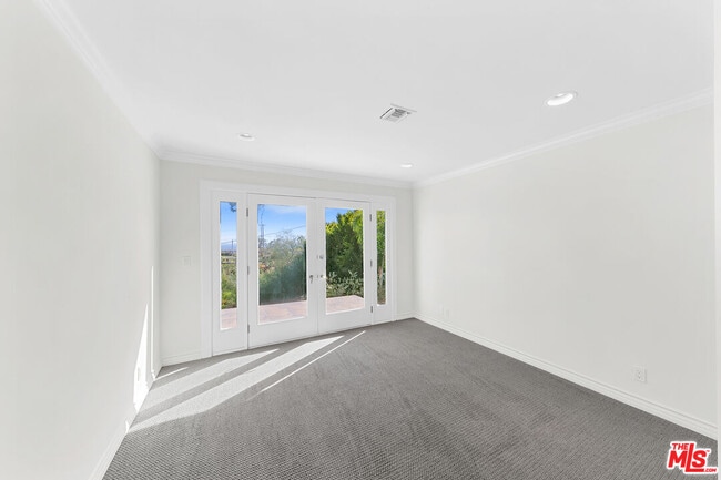 Building Photo - 5958 Busch Dr
