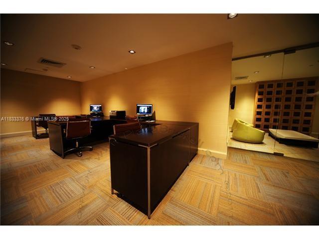 Building Photo - 950 Brickell Bay Dr