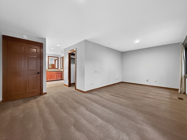 Building Photo - 5333 134th Ave SE