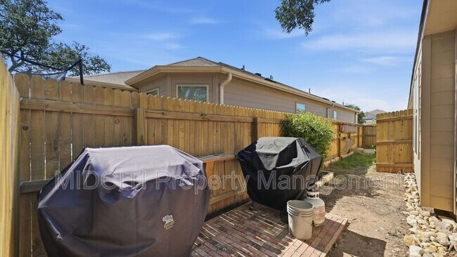 Building Photo - 1116 RIVER WOOD