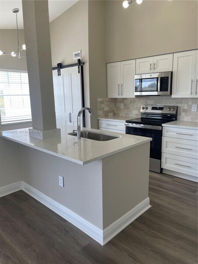 Building Photo - 2850 N Oakland Forest Dr