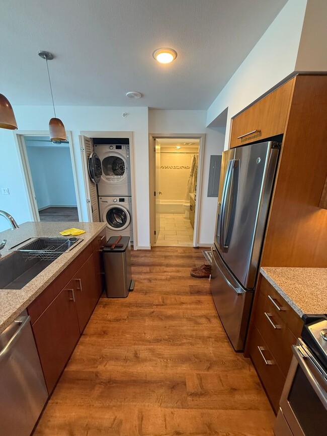 Building Photo - Luxury High-Floor 2BR/2BA Condo with Ocean...