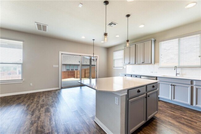 Building Photo - 5413 Traviston Dr