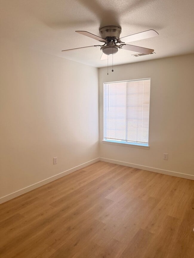 Building Photo - Updated 3-bedroom, 2-bath home in Redding