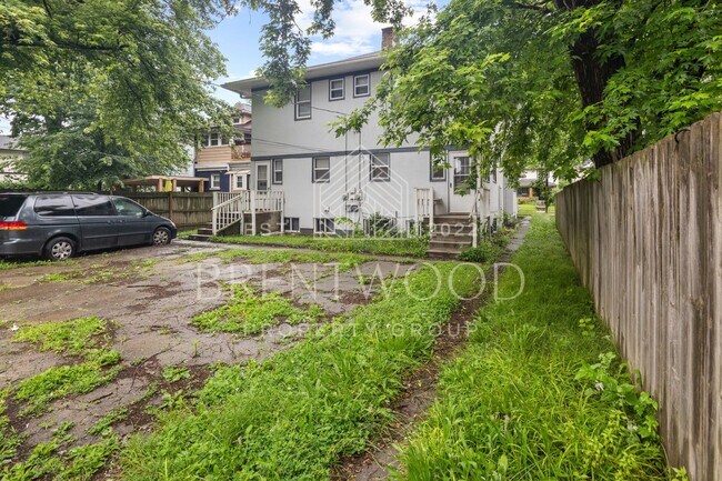 Building Photo - Updated and Move-In Ready 4-Bedroom Home