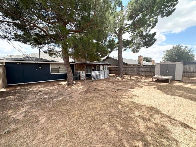 Building Photo - 5104 Belaire Dr