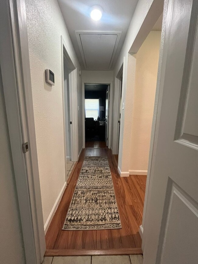 Building Photo - Gorgeous private home in Altavista!