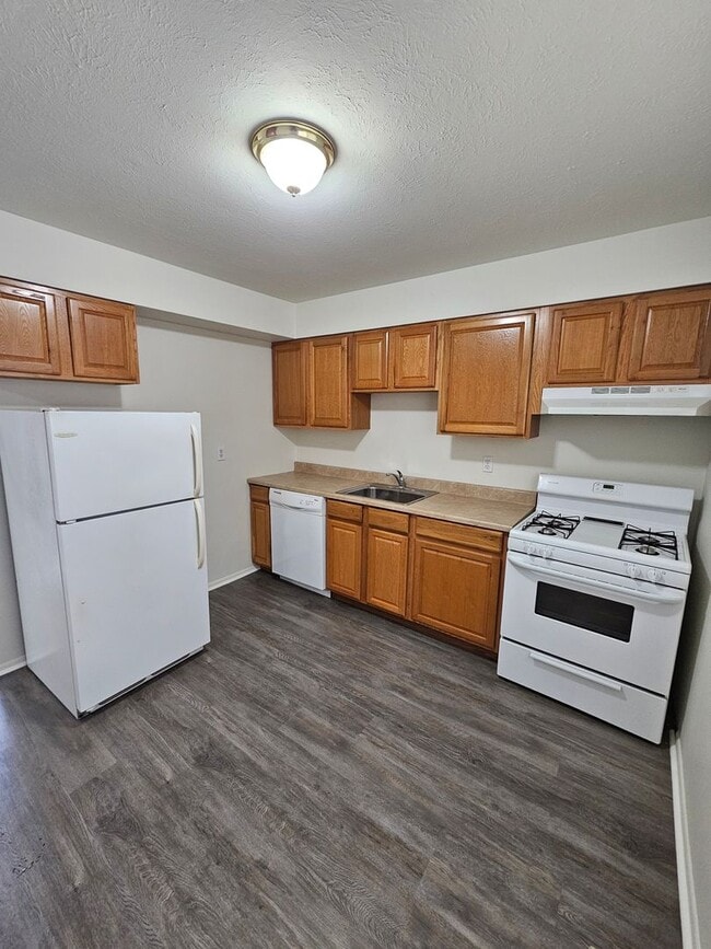 Building Photo - 3 Bedroom For Rent in Seven Hills