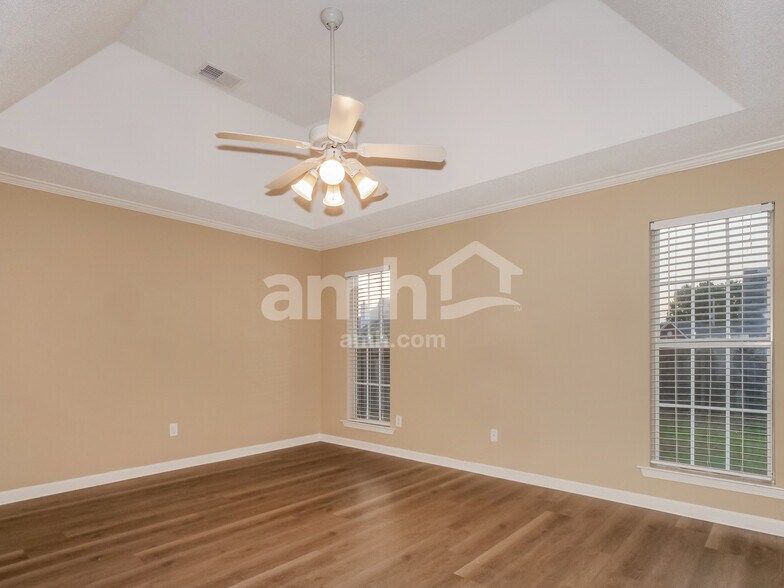 Building Photo - 1575 Far Dr