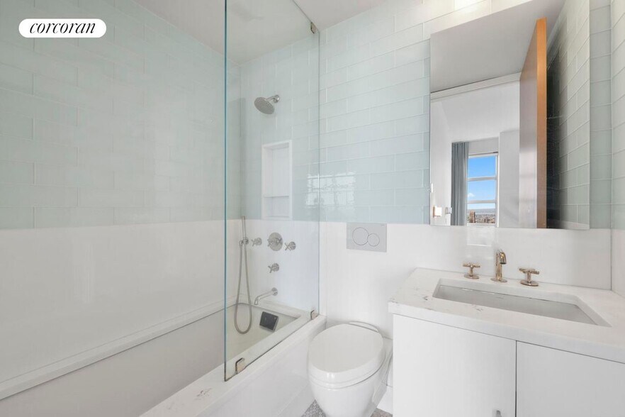 Building Photo - 146 W 57th St