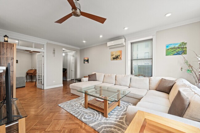 Building Photo - 2000 N Lincoln Park W