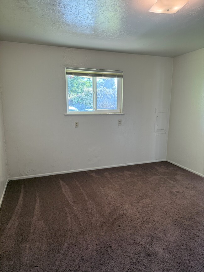 Building Photo - 1151 Madrone Way