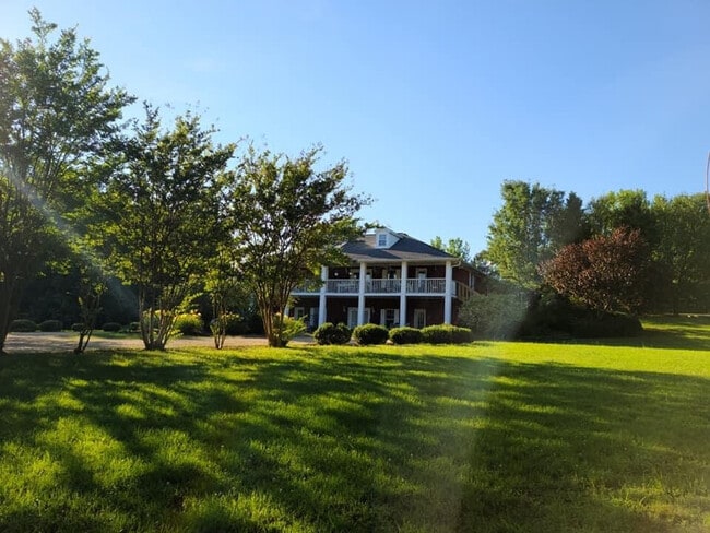 Building Photo - 175 Schools Dr