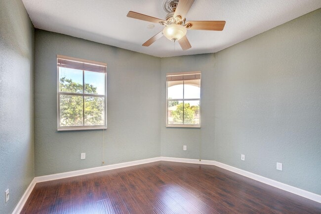 Building Photo - 10537 Galleria St