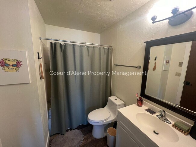 Building Photo - 10230 N Hillview Dr
