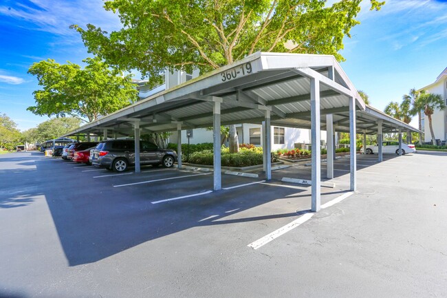 Building Photo - Live the Naples Lifestyle – Elegant 2BR/2B...