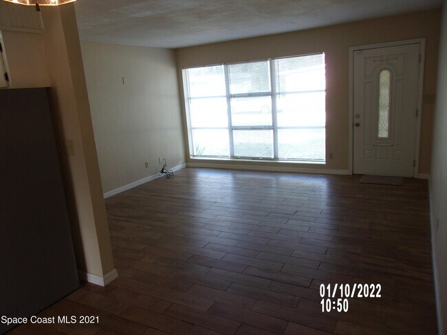 Building Photo - 1105 Myrtle Ln