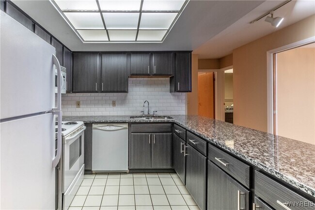 Building Photo - 1105 Youngs Rd