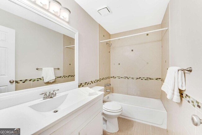 Building Photo - 1420 Old Virginia Ct SE