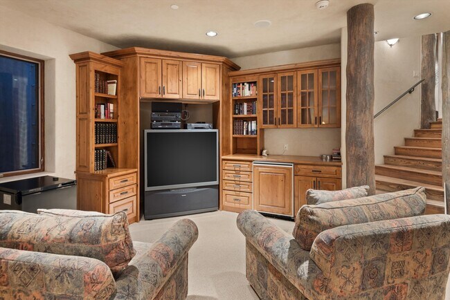 Building Photo - 395 Silverlode Dr