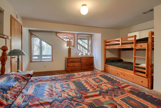 Building Photo - 2650 English Ln
