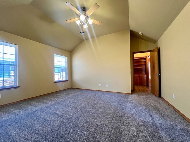 Building Photo - 2909 SE 96th St