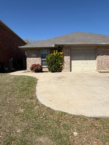 Building Photo - 5801 Swords Dr