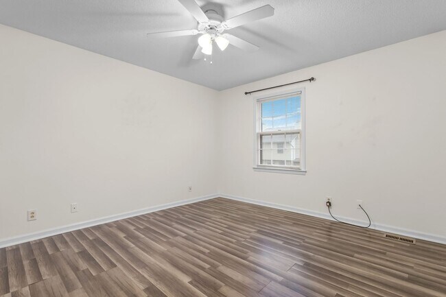 Building Photo - Beautiful Condo in Sango