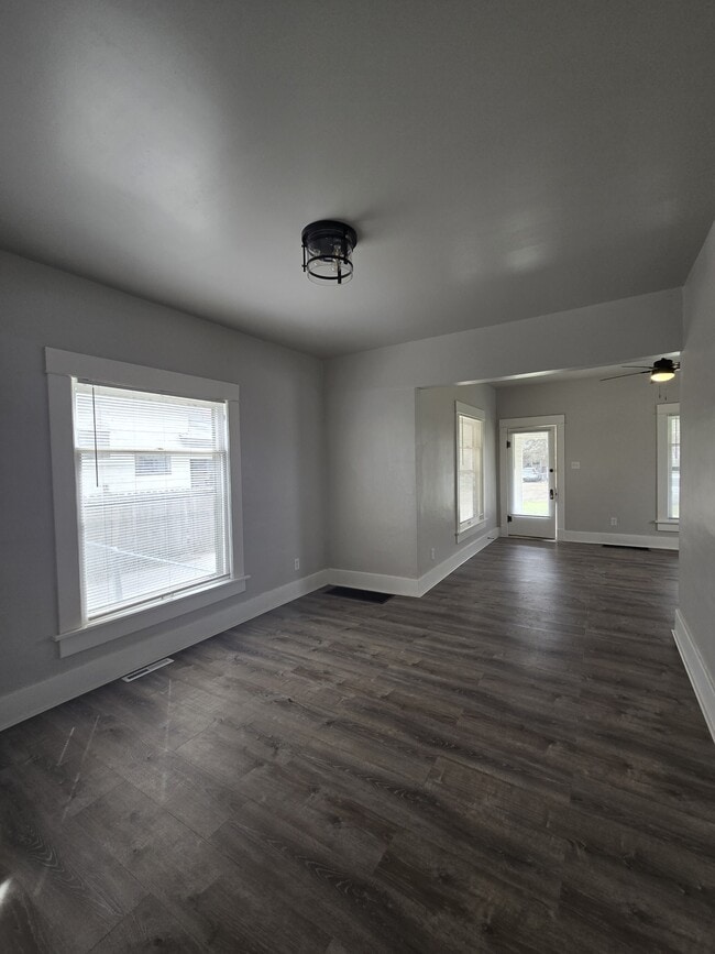 Building Photo - 250 Millwood N