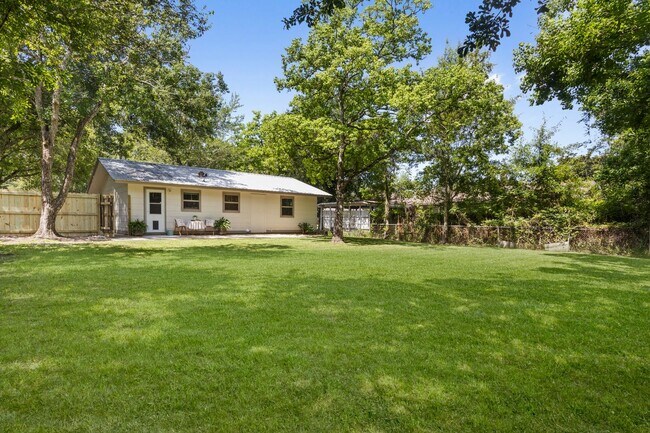Building Photo - 133 Hickory Dr