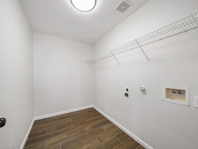 Building Photo - 3301 Clover Hill Ln