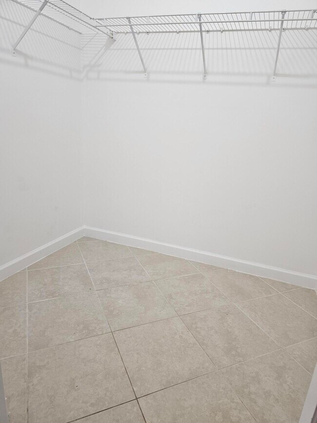 Building Photo - 3215 SE Pinto St