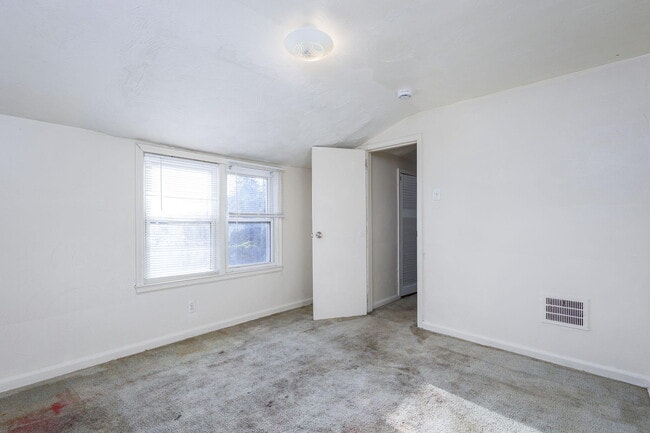 Building Photo - 6506 Memorial Ave