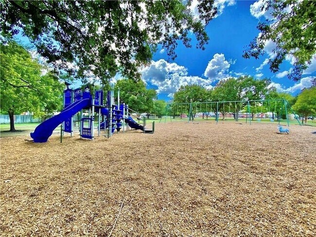 Building Photo - 1056 Winnsboro Lp