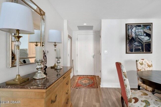 Building Photo - 231 Riverside Dr