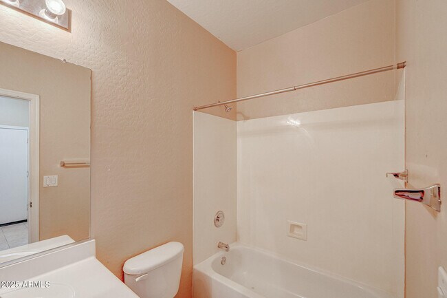 Building Photo - 40102 N Bridlewood Ct
