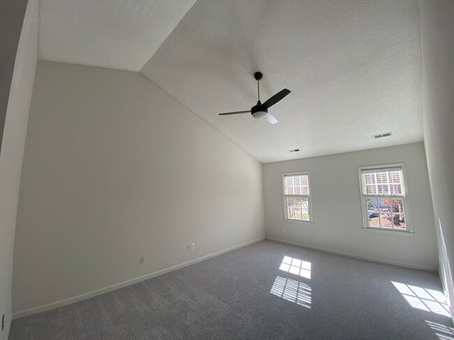 Building Photo - 118 W Skyhawk Dr