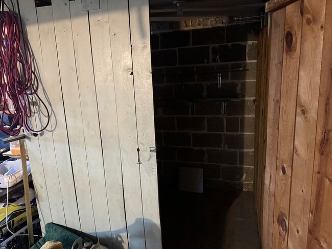 Building Photo - 5746 N Kimball Ave