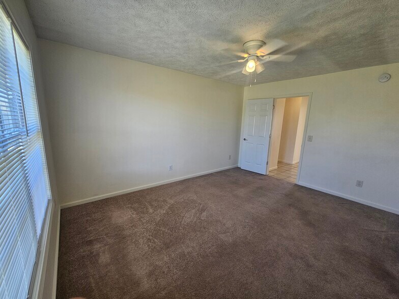 Building Photo - 2701 Ashby Dr