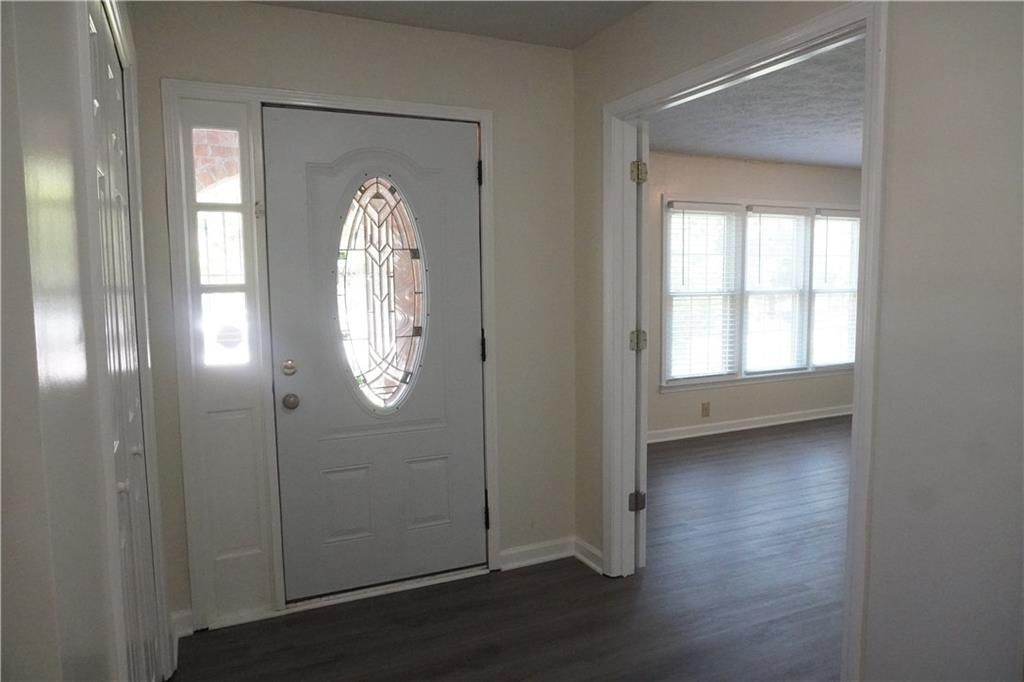 Building Photo - 2421 Fieldstone Dr SE