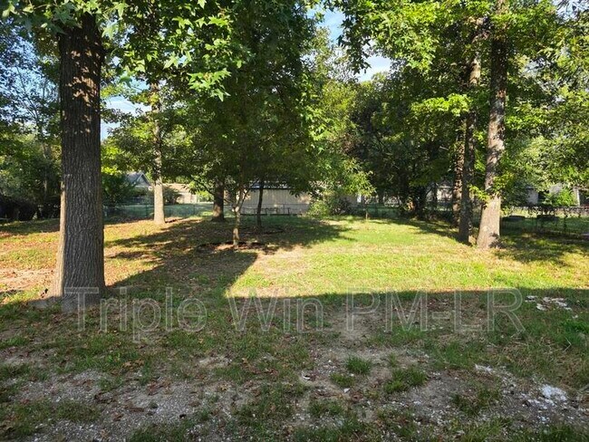 Building Photo - 68 Meadowlark Dr