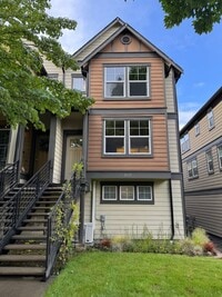 Building Photo - Amazing 2Bed/2.5 Bath Townhome in West Seattle!