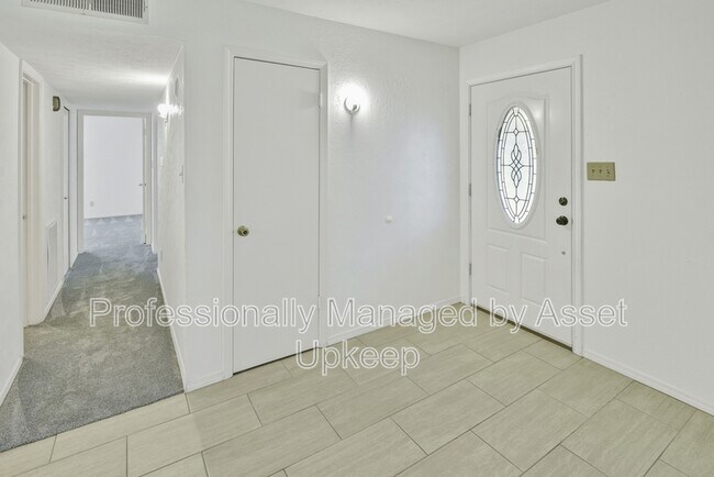 Building Photo - 1306 Clearview Dr