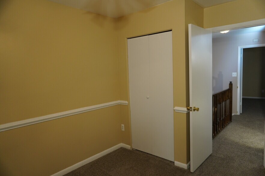 Building Photo - 5 Castlebar Ct