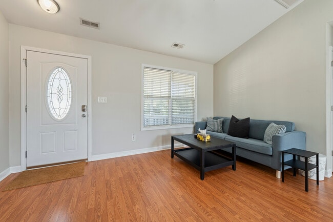 Building Photo - 2175 Glendale Ave