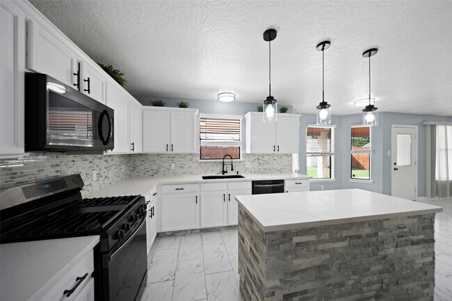 Building Photo - 16307 Split Willow Dr