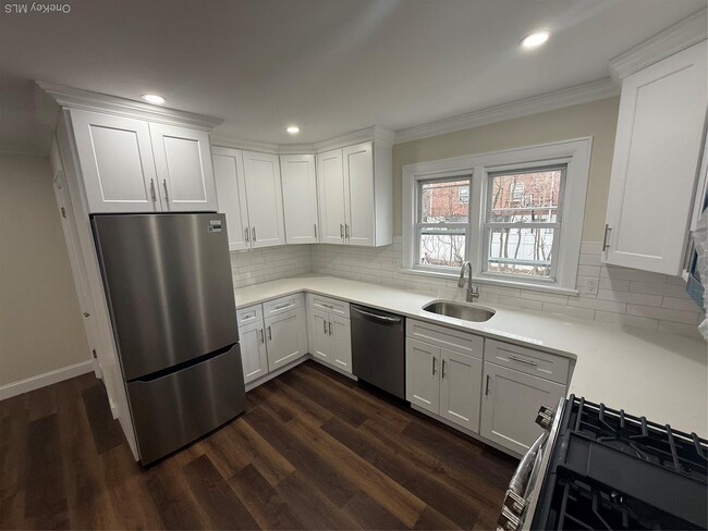 Building Photo - 32 Dunwoodie St