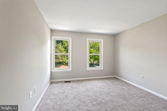 Building Photo - 10 Apple Blossom Ct